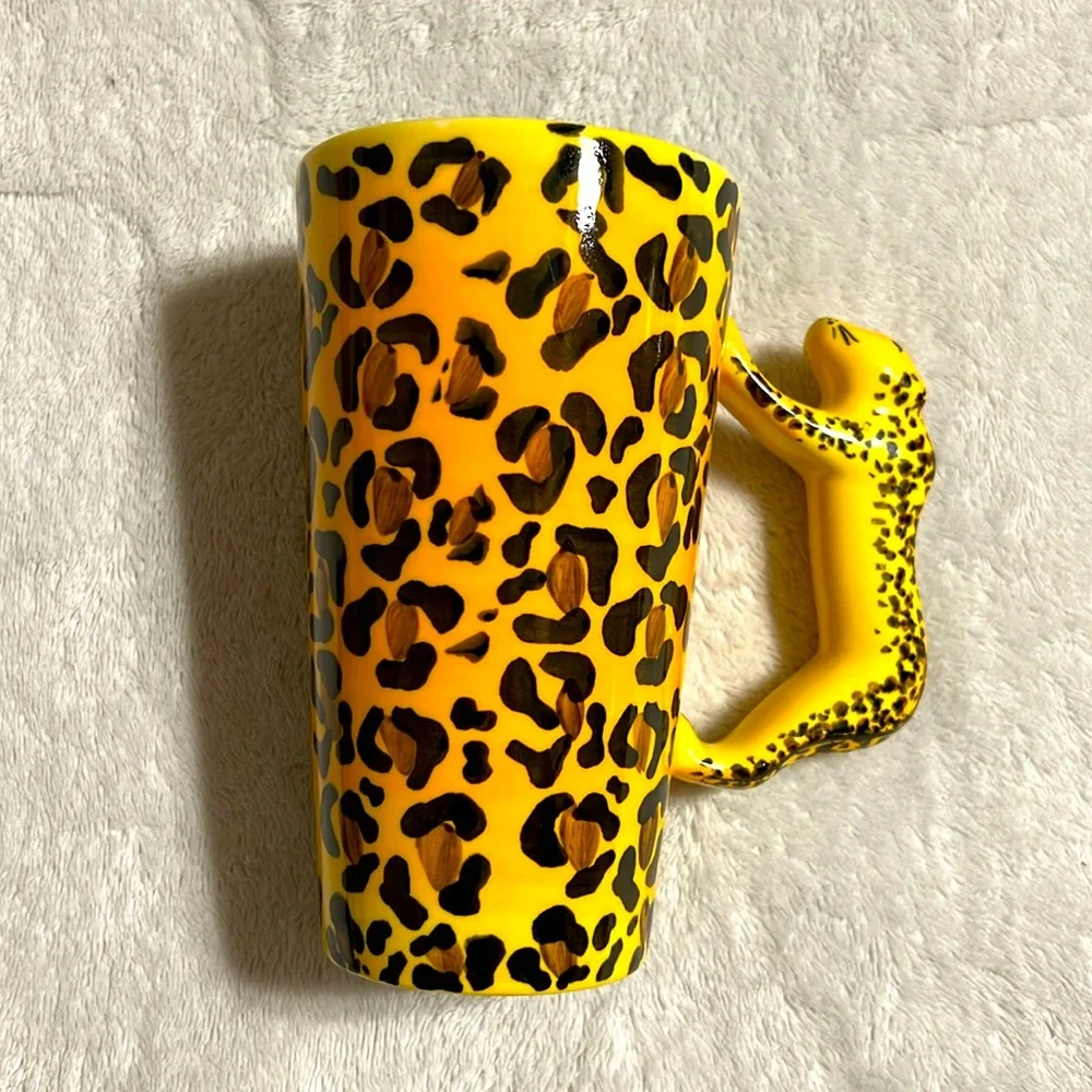 World Market. Vintage Hand Painted Leopard Cat Figurine Mug Cup. NWOT. 20 oz